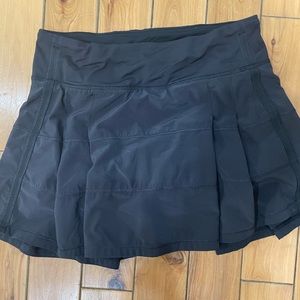 Lululemon skirt with pleats front and back. Black.